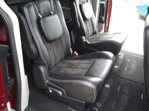 Used 2019 Dodge Grand Caravan SXT FWD image 10