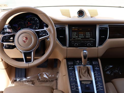 Used 2016 Porsche Macan Turbo image 19