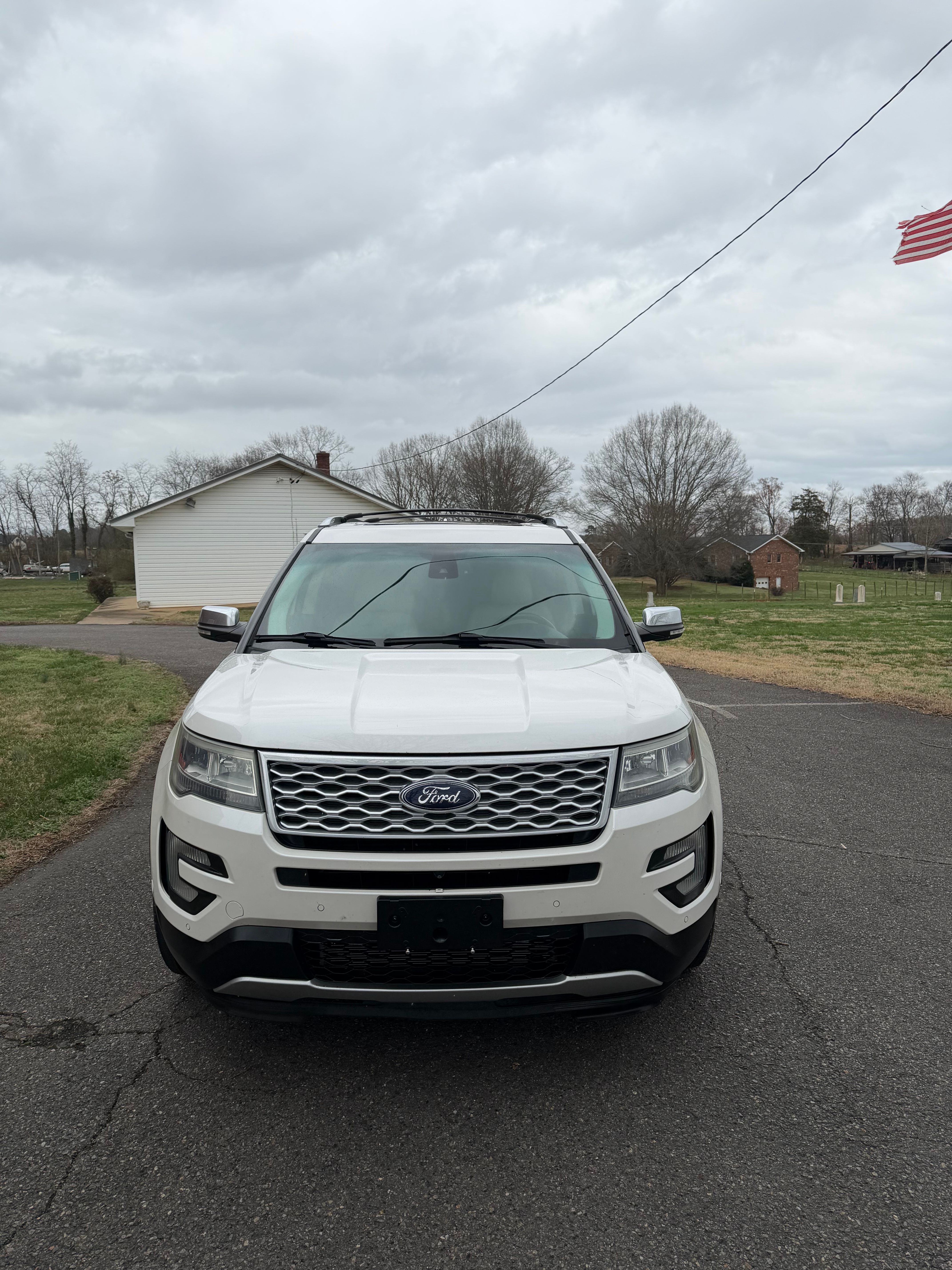 Used 2016 Ford Explorer Platinum AWD/4WD image 3