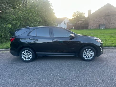 Used 2019 Chevrolet Equinox LS image 9