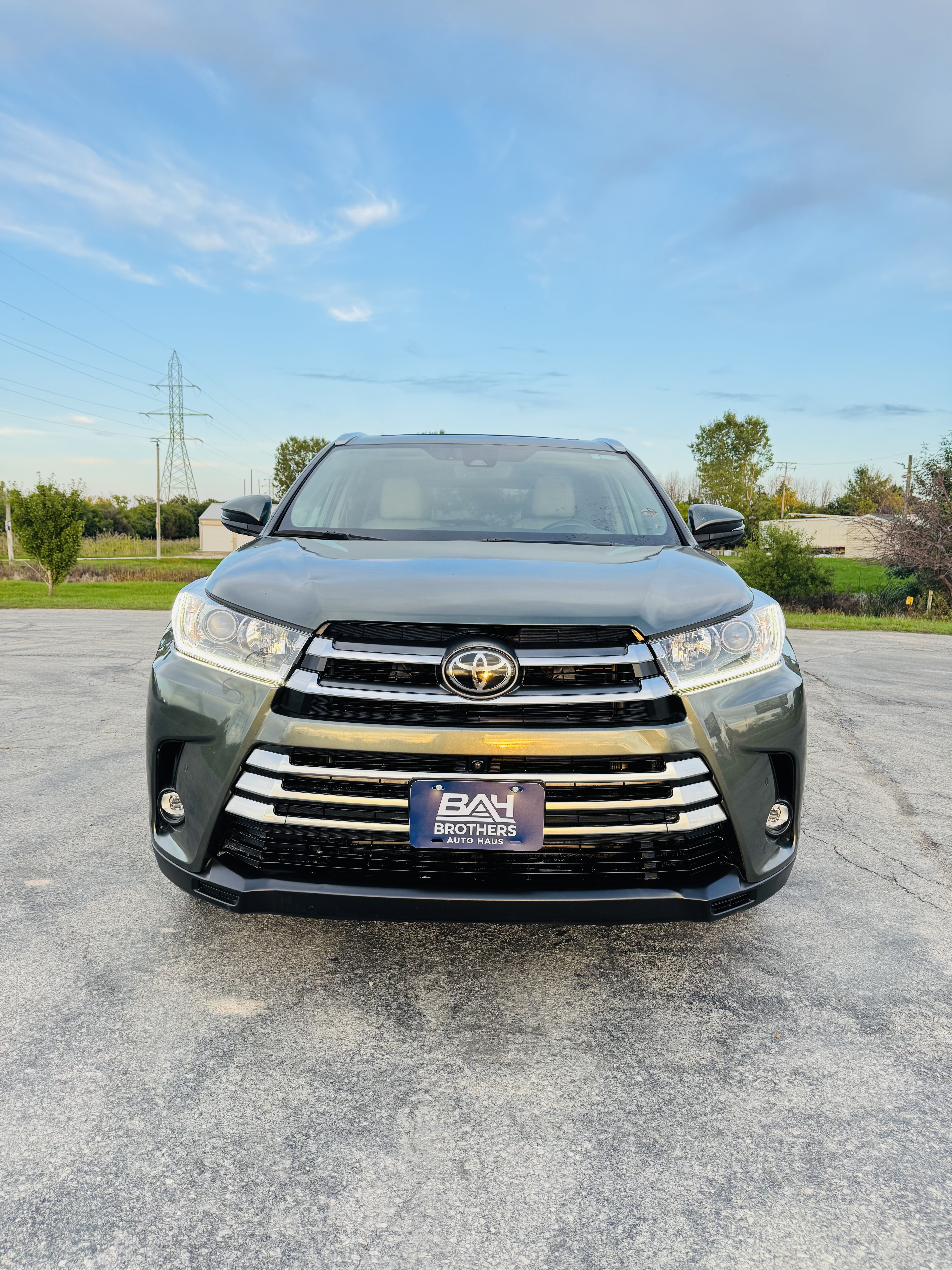 Used 2019 Toyota Highlander AWD Limited Platinum image 2