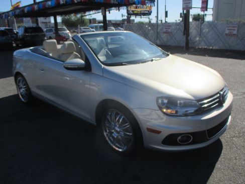 Used 2012 Volkswagen Eos Komfort Hard Top Convertible 2 FWD image 19