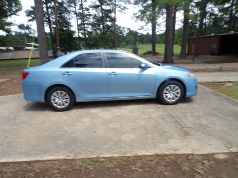 Used 2014 Toyota Camry L Sedan 4D FWD image 4