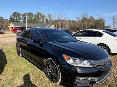 Used 2017 Honda Accord Sport Special Edition image 2