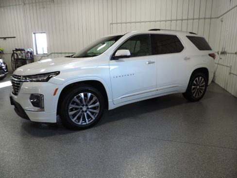 Used 2023 Chevrolet Traverse Premier image 3