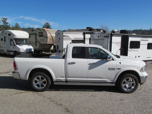 Used 2014 RAM 1500 Laramie image 8