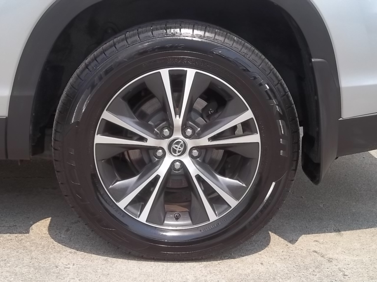 Used 2019 Toyota Highlander AWD V6 image 14