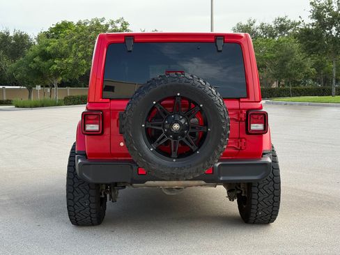 Used 2019 Jeep Wrangler 4WD Unlimited Sahara image 4
