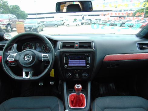 Used 2014 Volkswagen Jetta GLI Autobahn image 15