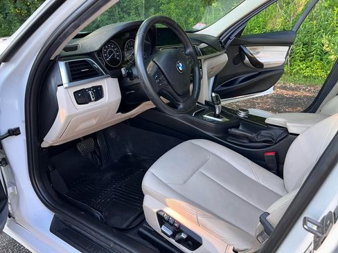 Used 2017 BMW 320i xDrive image 11