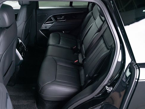 Used 2025 Land Rover Range Rover SE image 61