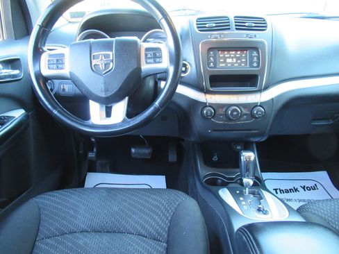 Used 2019 Dodge Journey SE image 10