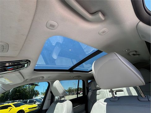 Used 2022 Jeep Grand Cherokee Overland image 41