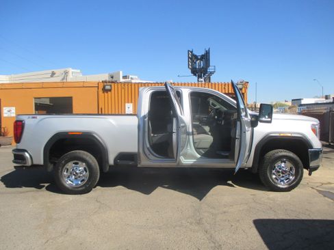 Used 2022 GMC Sierra 2500 SLE image 3