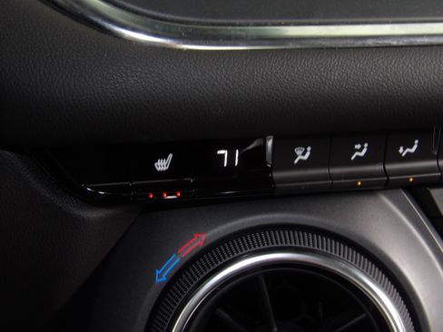 Used 2024 Chevrolet Blazer LT image 3