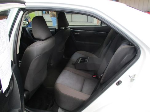 Used 2018 Toyota Corolla LE FWD image 15