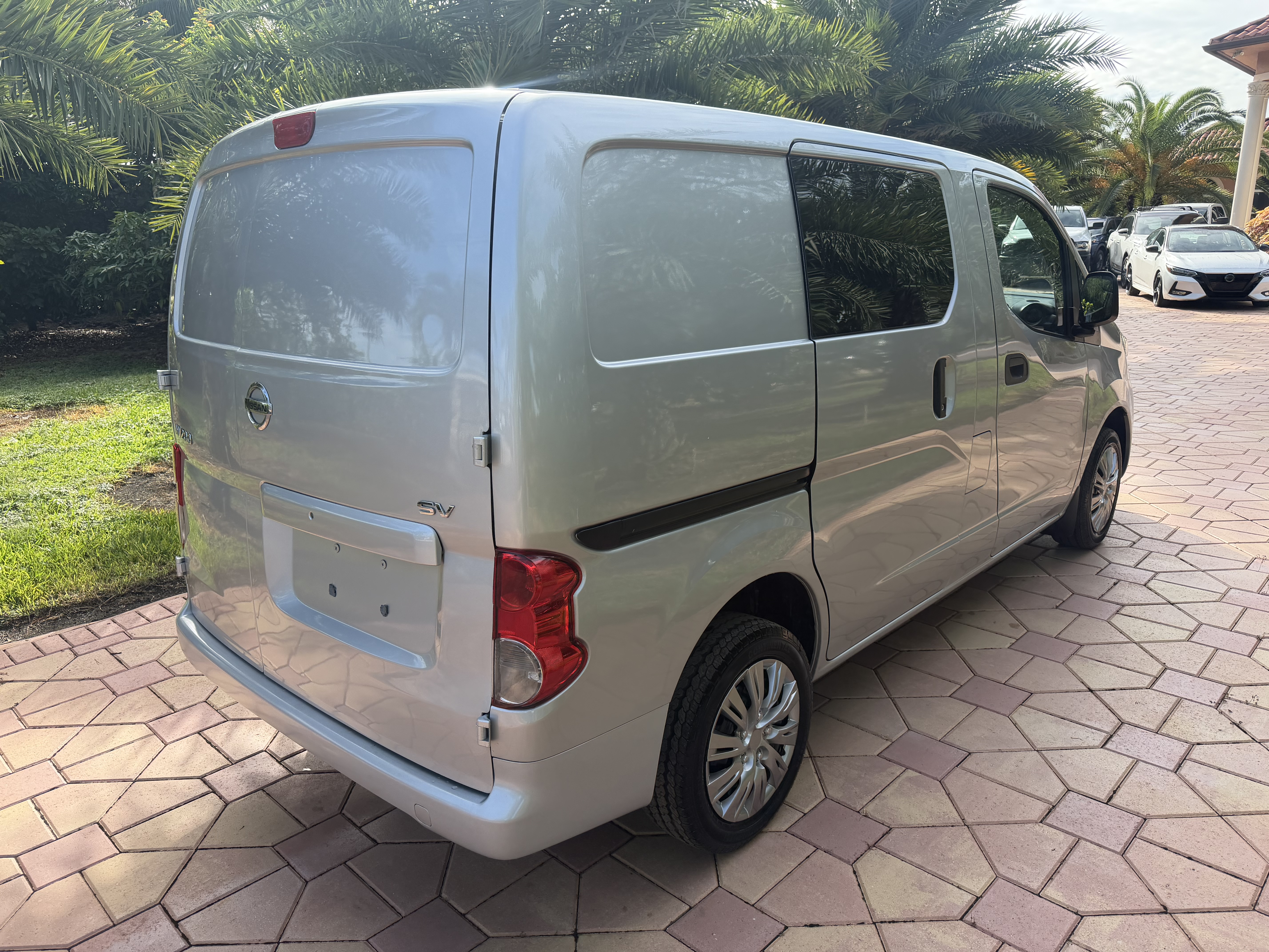 Used 2020 Nissan NV200 SV Van 4D FWD image 4
