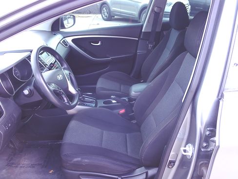 Used 2017 Hyundai Elantra GT image 7