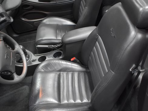 Used 2002 Ford Mustang GT Convertible RWD image 11