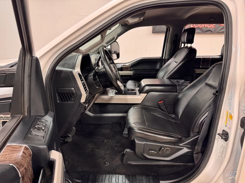 Used 2018 Ford F250 Lariat image 12