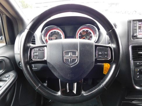 Used 2020 Dodge Grand Caravan SE image 13