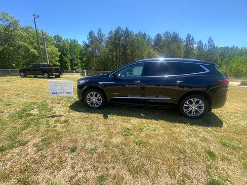 Used 2018 Buick Enclave Avenir image 2