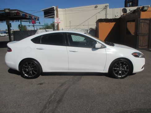 Used 2016 Dodge Dart SE image 1