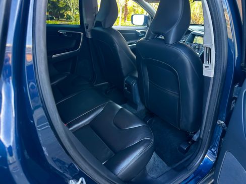 Used 2015 Volvo XC60 T5 Platinum image 17