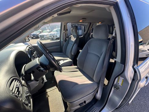 Used 2005 Chrysler Town & Country Touring image 14