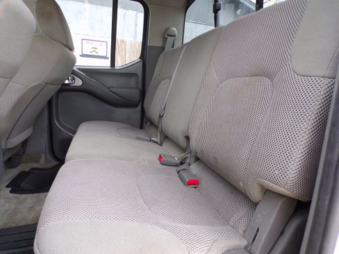 Used 2018 Nissan Frontier SV image 7