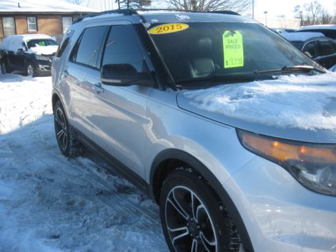 Used 2015 Ford Explorer Sport image 3