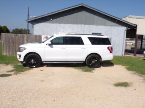 Used 2019 Ford Expedition Max 4WD XLT image 2