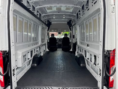 Used 2021 Ford Transit 250 image 3