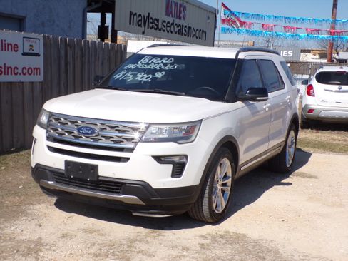 Used 2018 Ford Explorer XLT image 1