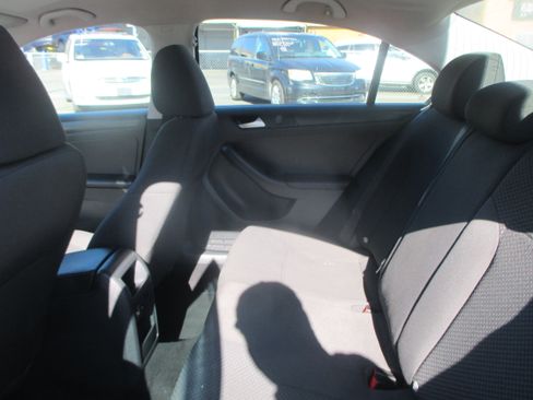 Used 2014 Volkswagen Jetta SE Sedan 4D FWD image 8