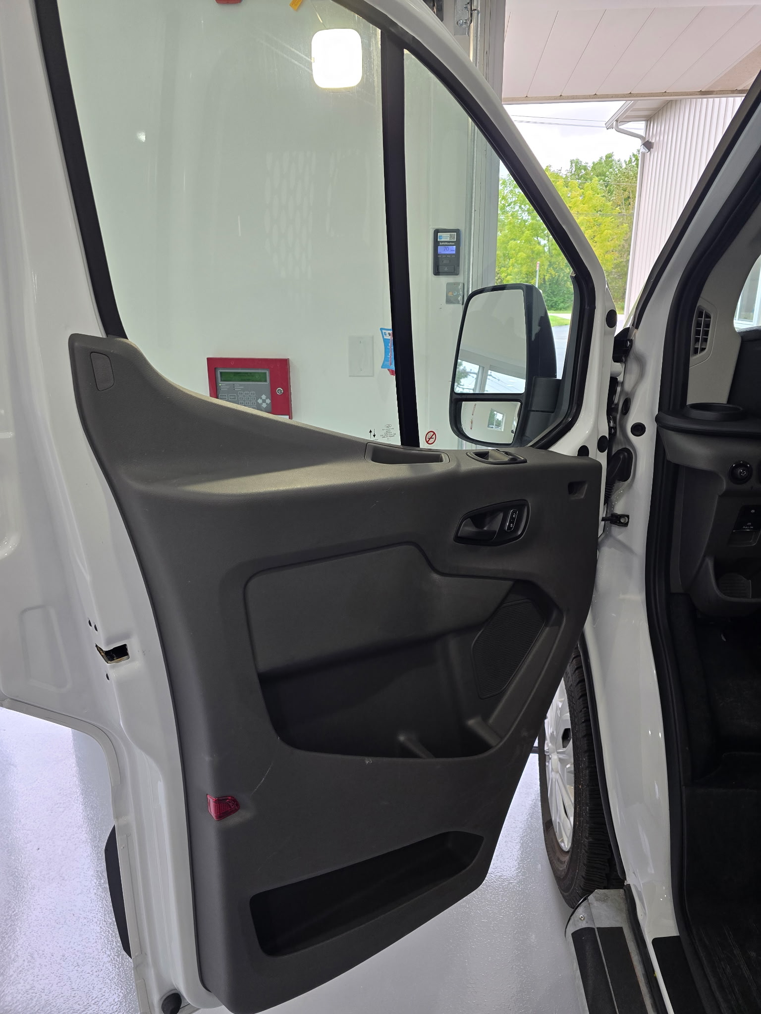 Used 2025 Ford Transit 250 Low Roof RWD image 22