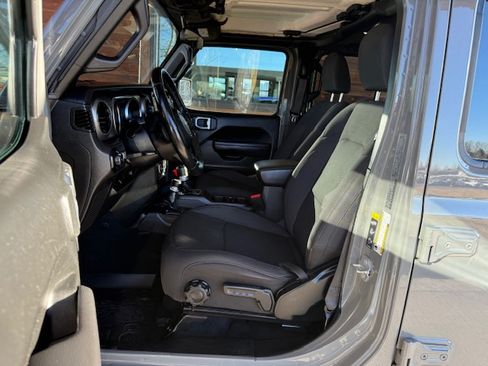 Used 2022 Jeep Wrangler Unlimited Willys image 9