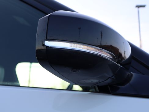 Used 2018 Land Rover Discovery HSE Luxury image 13