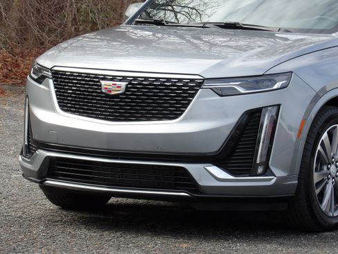 Used 2025 Cadillac XT6 Premium Luxury image 11