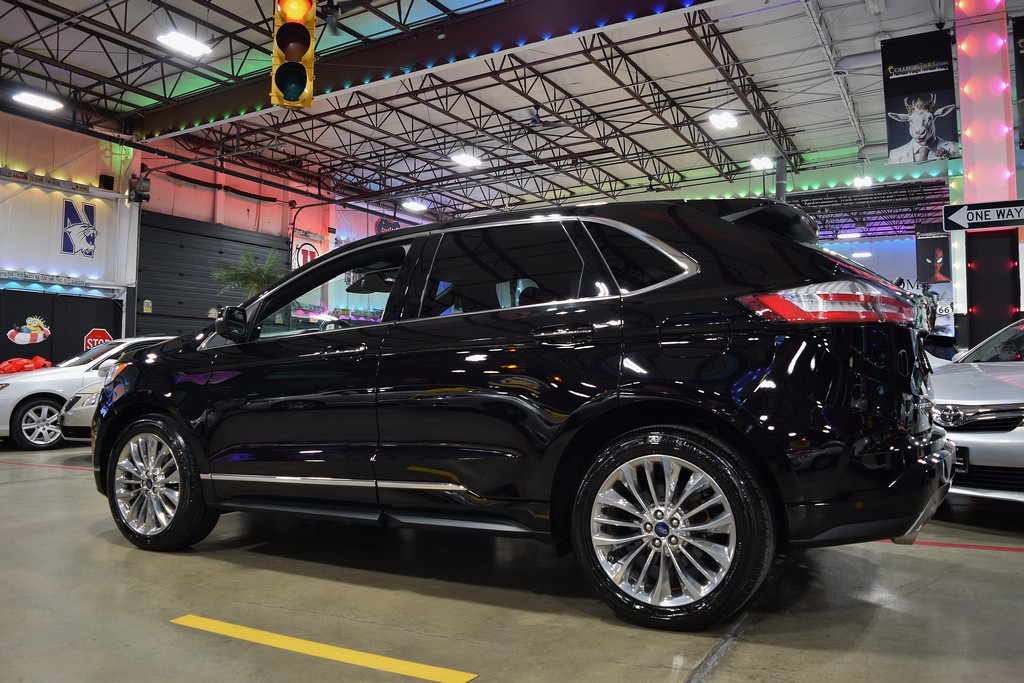 Used 2021 Ford Edge Titanium FWD image 12