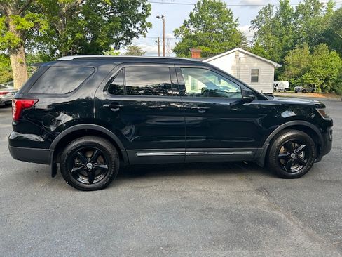 Used 2016 Ford Explorer 4WD XLT image 6