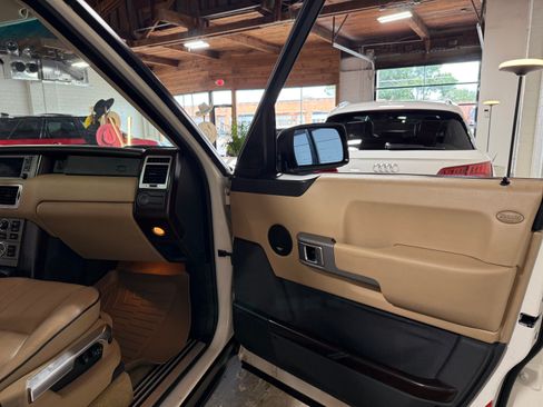 Used 2004 Land Rover Range Rover HSE image 15