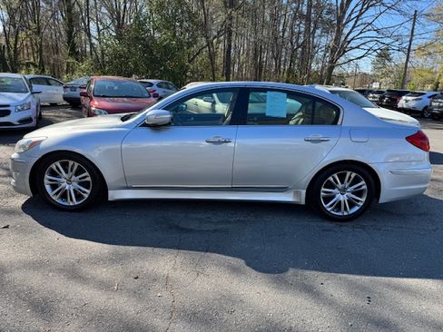 Used 2012 Hyundai Genesis 4.6 image 2