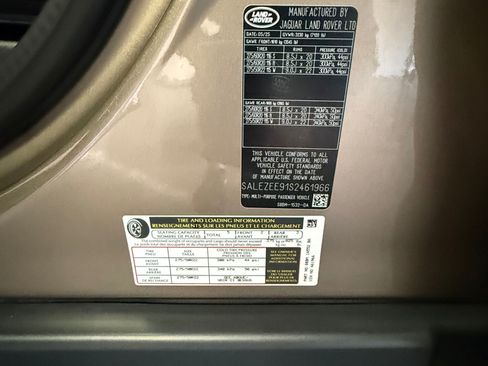 Used 2025 Land Rover Defender 110 OCTA image 24