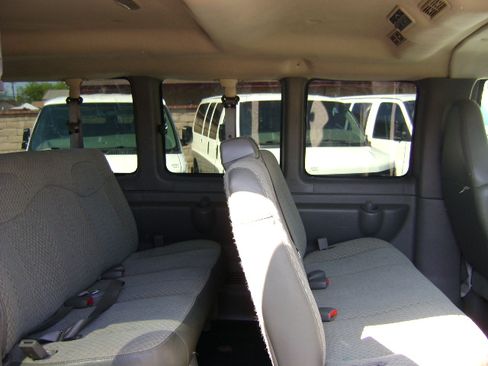 Used 2003 Chevrolet Express 2500 image 6