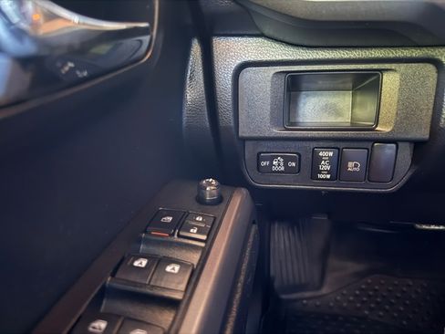 Used 2019 Toyota Tacoma 4x4 Double Cab image 16