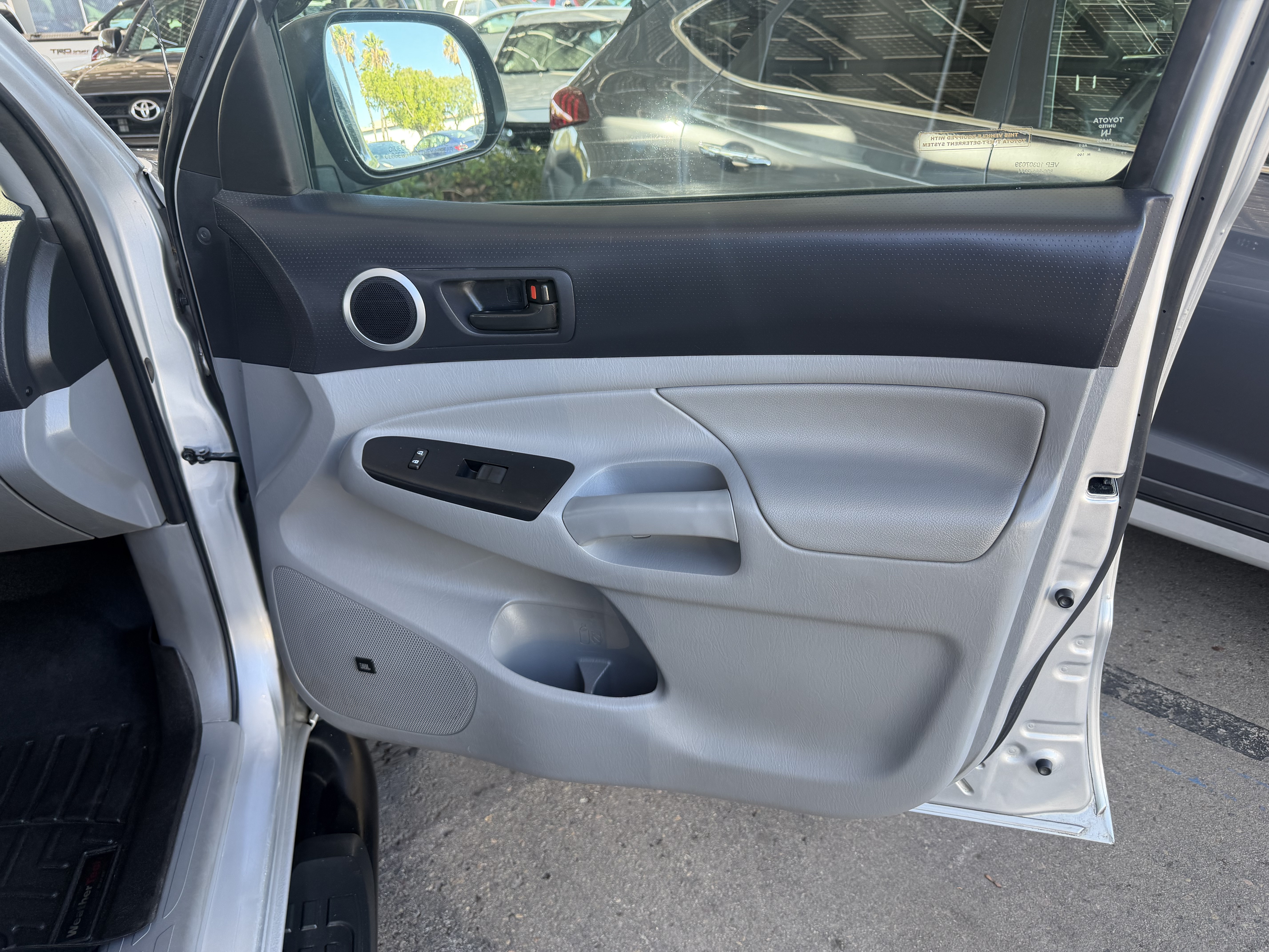 Used 2013 Toyota Tacoma 4x4 Double Cab Limited image 32