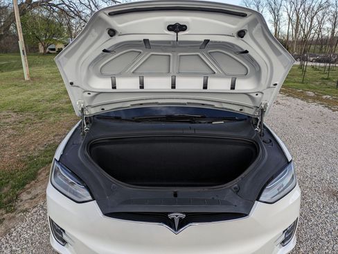 Used 2020 Tesla Model X image 19
