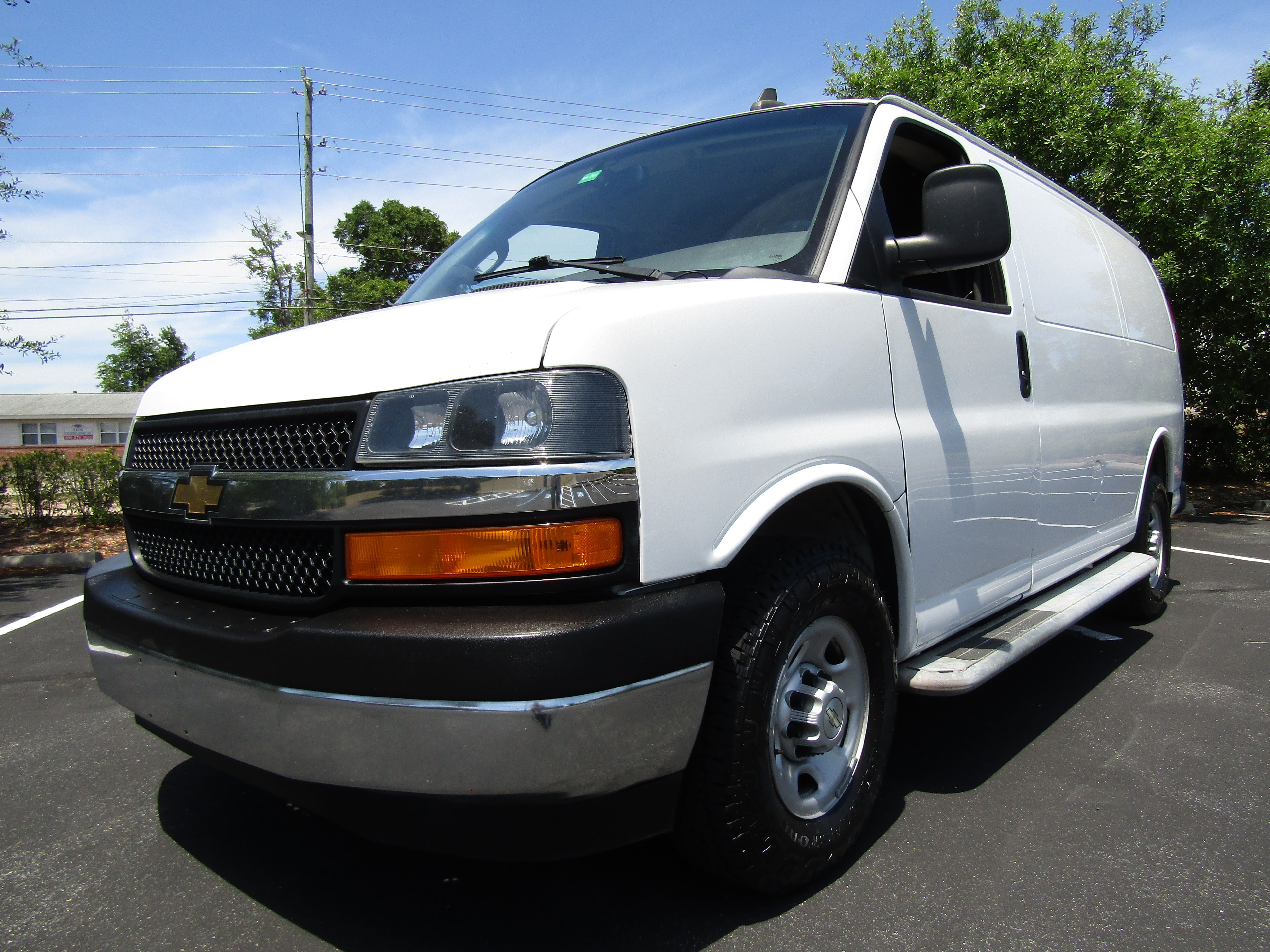 Used 2019 Chevrolet Express 2500 RWD image 2