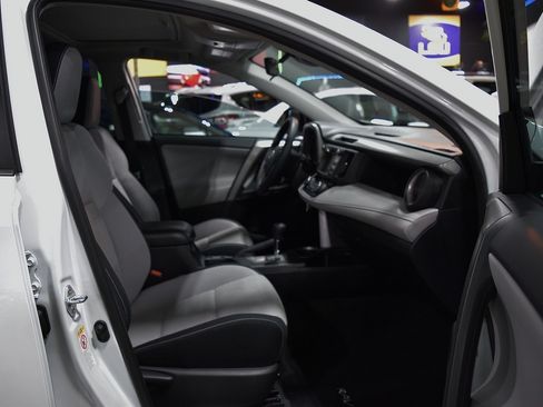 Used 2017 Toyota RAV4 XLE FWD image 23